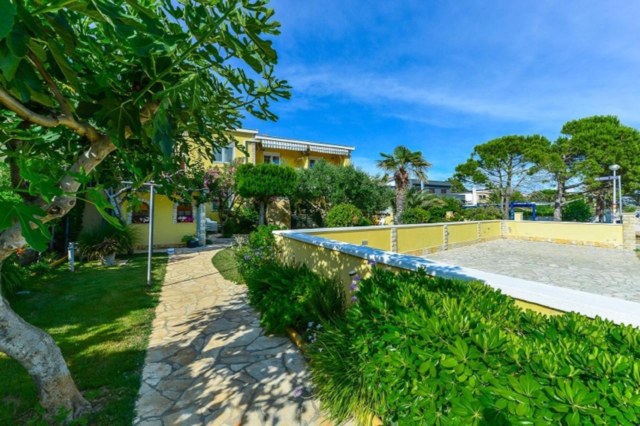 Apartment House Inga Vir Ngoại thất bức ảnh
