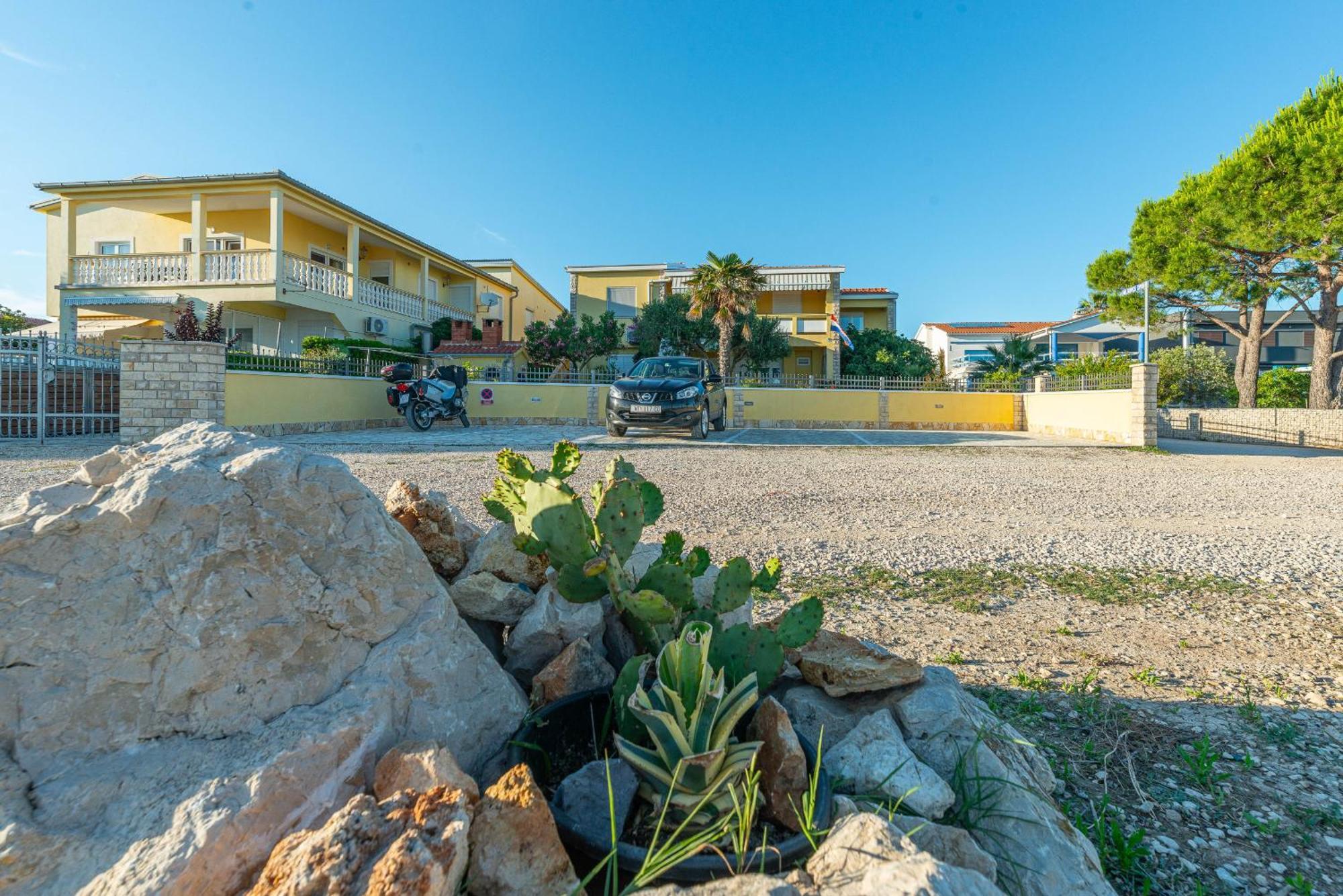 Apartment House Inga Vir Ngoại thất bức ảnh