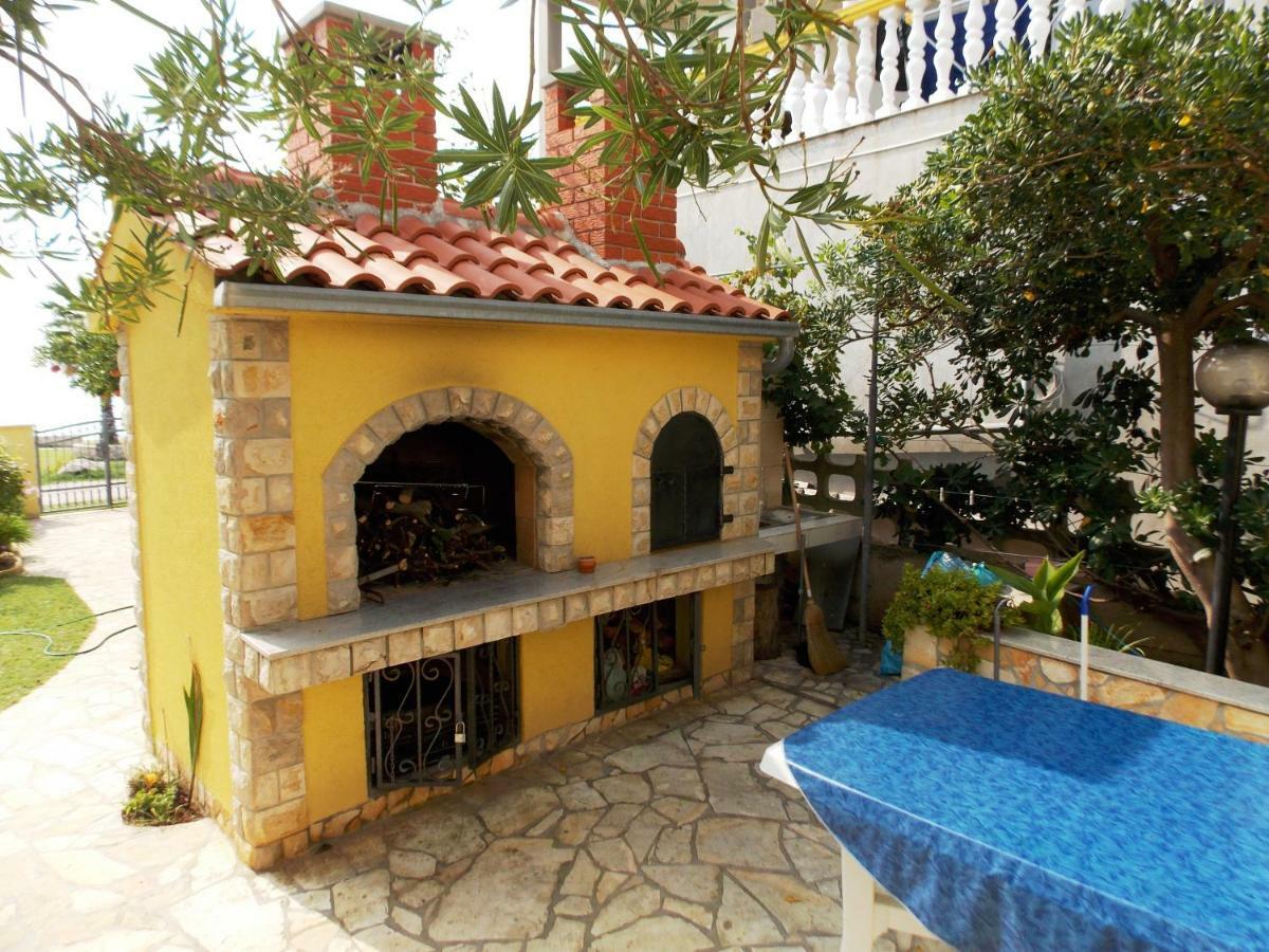 Apartment House Inga Vir Ngoại thất bức ảnh